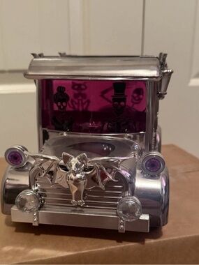 Bath & Body Works Halloween Light-Up Hearse Waterglobe 3-Wick Candle Holder